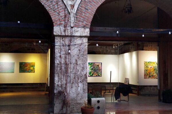 Cover Image for „Иницирај промена! Креирај гласно“: Изложба како колективен крик на младите за слушање и разбирање. Младите денес се соочуваат со страв, вознемиреност, осаменост, но ретко имаат простор каде што тие чувства ќе ги изразат