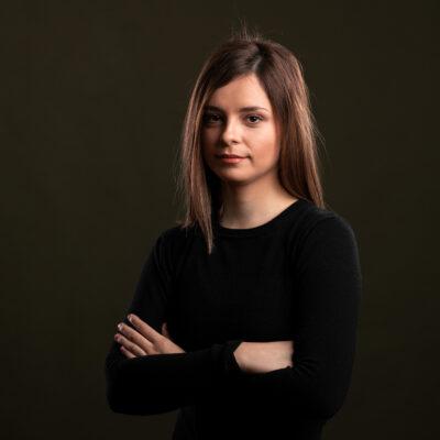 Cover Image for Интервју, Дина Дума: Како да снимаш нечиј живот без да го сведеш на симбол