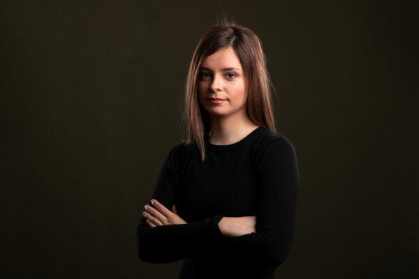 Cover Image for Интервју, Дина Дума: Како да снимаш нечиј живот без да го сведеш на симбол