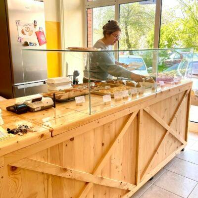 Cover Image for Тајната состојка во колачето со лимон на Ева е – љубов. Како и во секој друг производ што излегува од нејзините раце