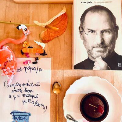 Cover Image for Летото на послужавник: што му треба на секој човек на 40 степени под сенка? Треба да се излади со нешто, треба да се преокупира со нешто, треба да чита нешто и да јаде нешто…