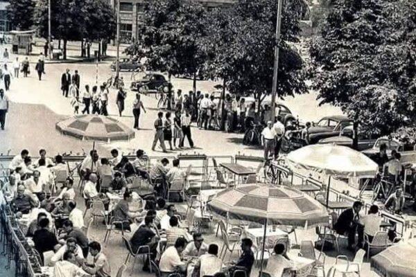 Cover Image for Скопската гастрономска сцена се менува и се пополнува. Сепак, романтичната приказна од Езерце и хотел Јадран засекогаш исчезна.